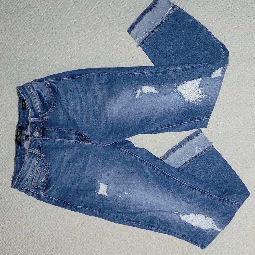 Slim fit distressed Judy Blue jeans size 5/27
